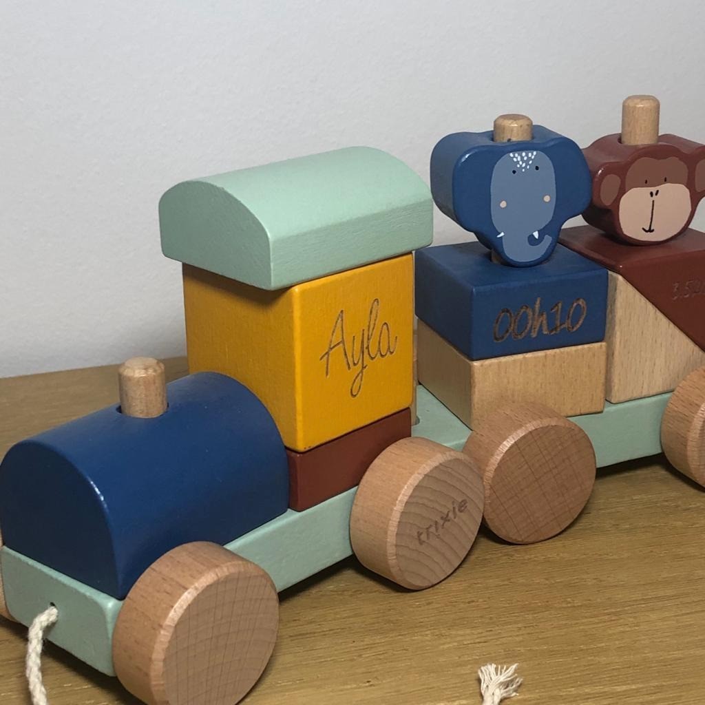 Petit train en bois personnalisable Cadeau naissance personnalisé