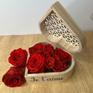 Cœur en bois personnalisé avec roses éternelles – petit format, cadeau romantique personnalisable