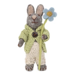 Lapin gris avec son gilet vert et sa marguerite bleue