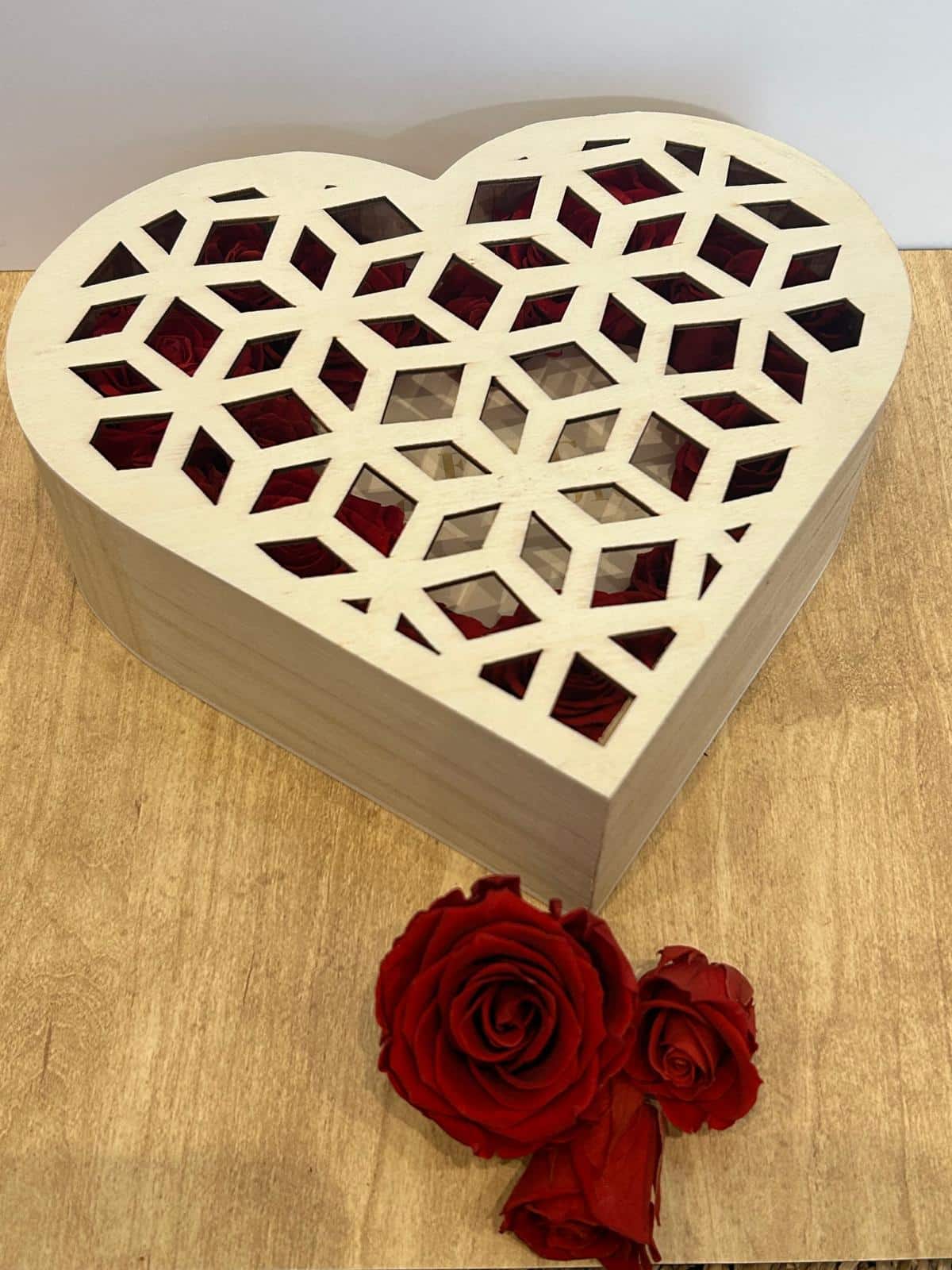 Boite fermée coeur roses eternelles