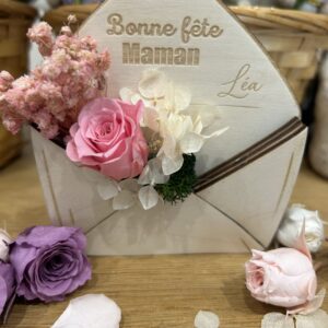 Enveloppe message personnalisé avec mini rose et fleur séchées pour maman