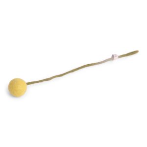 Fleur boule sur tige jaune clair – en laine – Gry and Sif