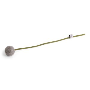 Fleur boule sur tige grise – en laine – Gry & Sif