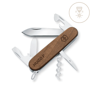 Gravure prénom sur couteau Victorinox Spartan en noyer