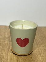 bougie beige coeur rouge bois gravé